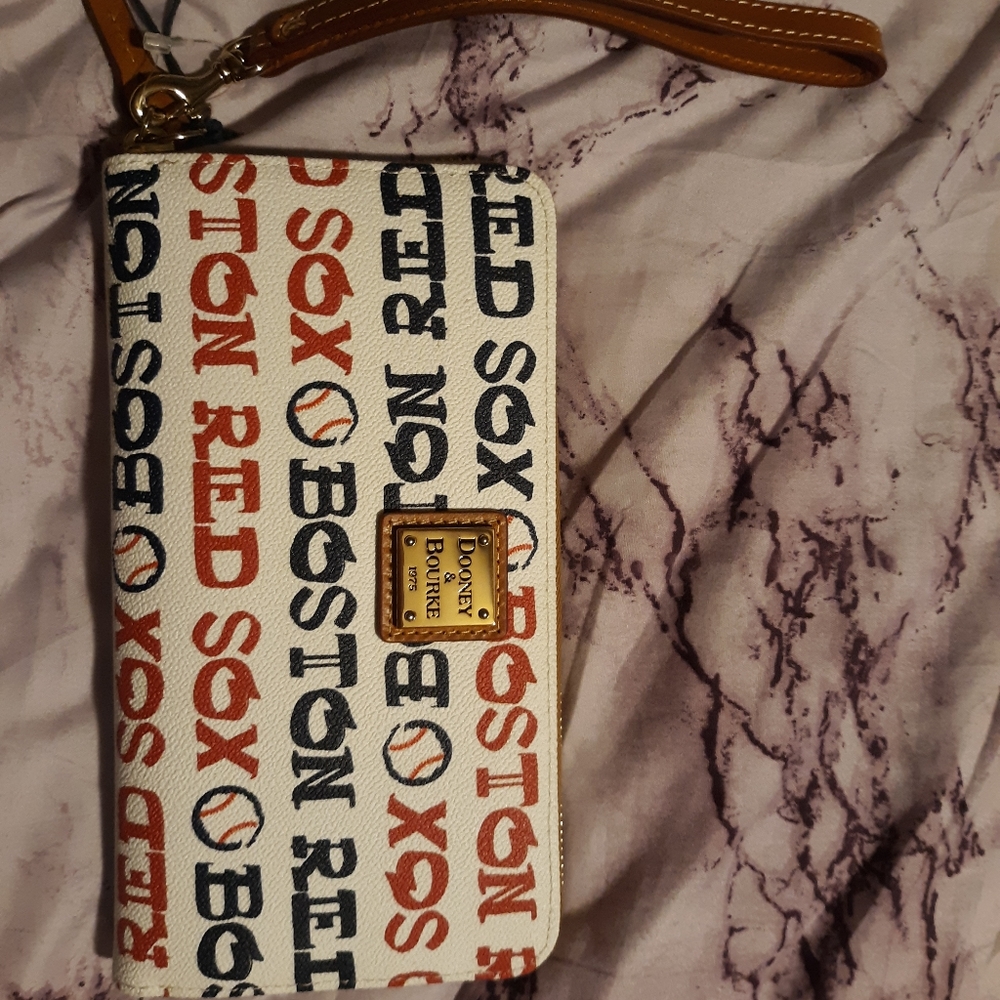 Dooney and bourke wallet